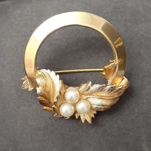 Sarah. Cov Brooch